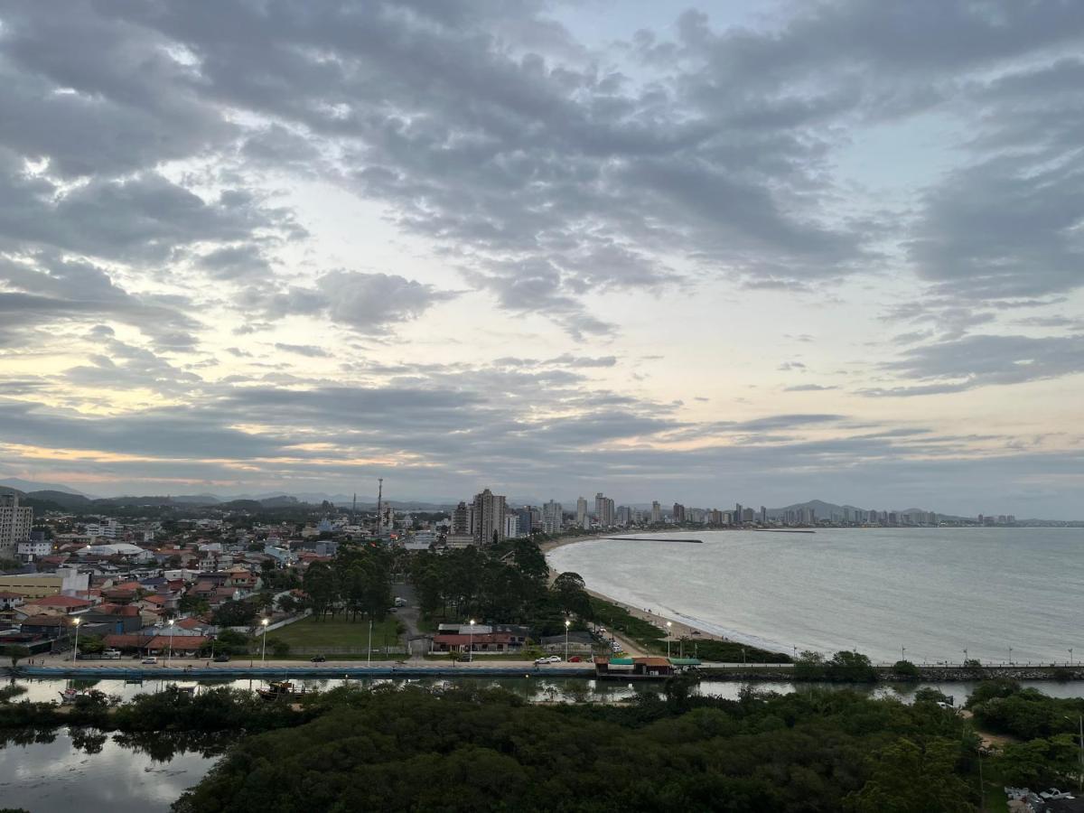 Apartamento Novo Frente Mar Com Piscina Em Home Club Penha  Exteriör bild